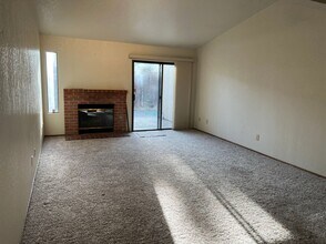 1114 Cedar Creek Dr in Modesto, CA - Building Photo - Building Photo