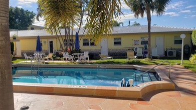 4532 Bougainvilla Dr in Lauderdale-by-the-Sea, FL - Foto de edificio - Building Photo