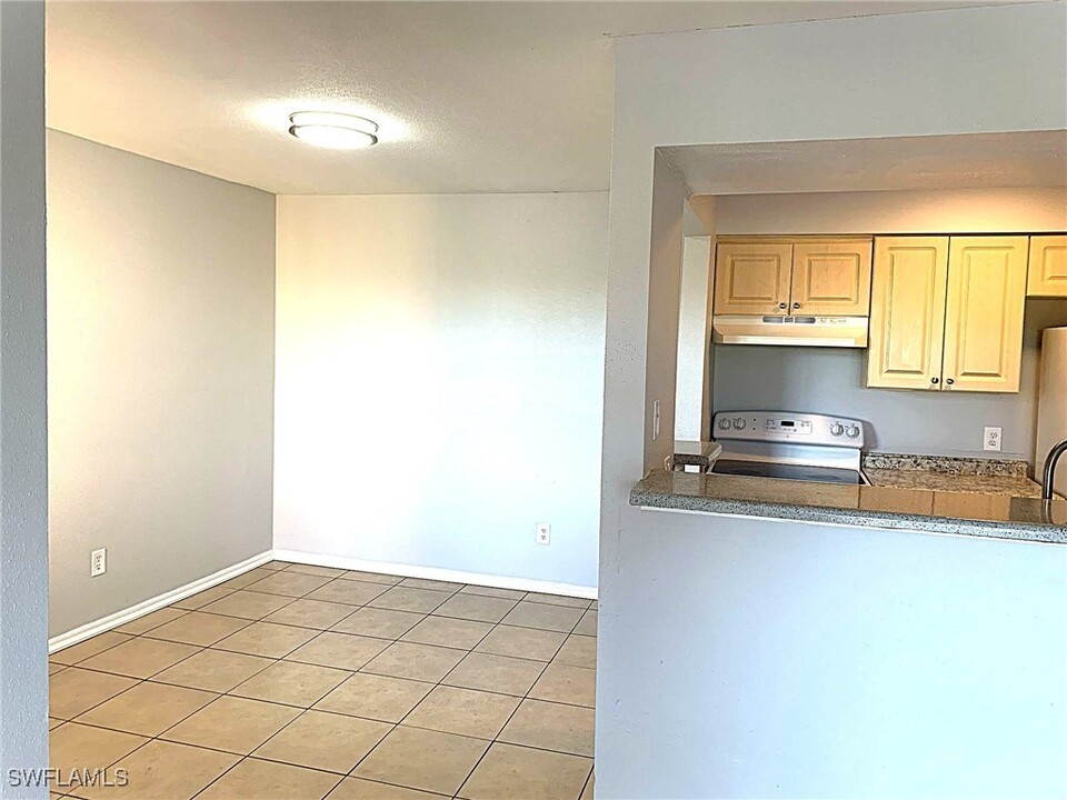 2929 Winkler Ave in Ft. Myers, FL - Building Photo