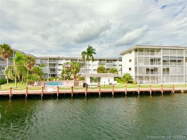 2200 Diana Dr-Unit -409 in Hallandale Beach, FL - Building Photo