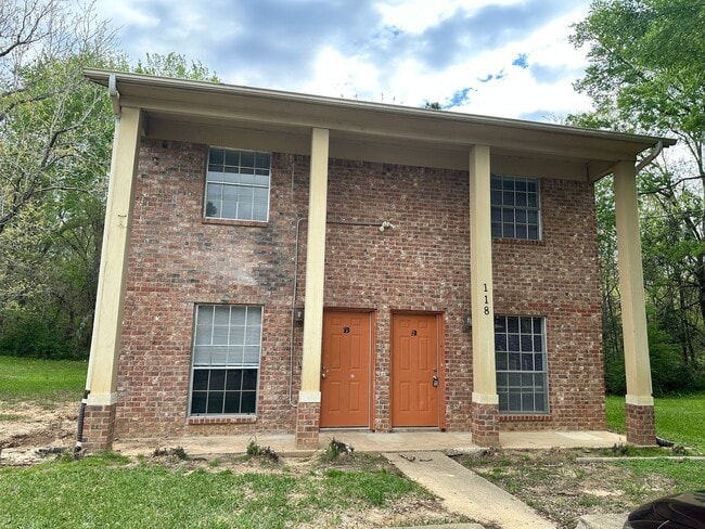 property at 118 Pinebrook Pl