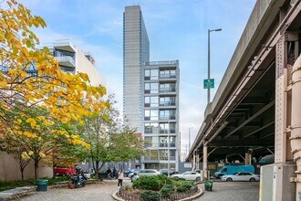 Canvas in Long Island City, NY - Foto de edificio - Building Photo