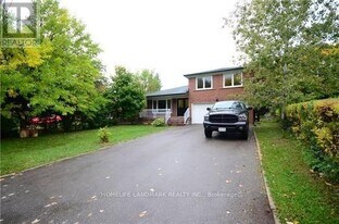 55 Waddington Crescent in Toronto, ON - Building Photo