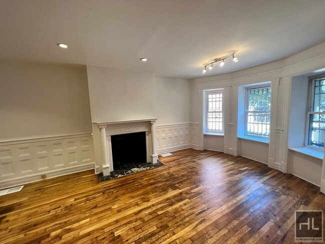 4BR 2BA Historic Limestone Floor Through G