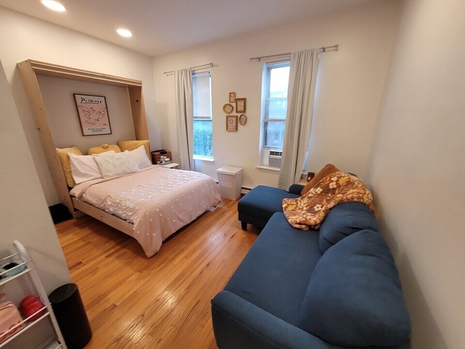 11 Follen St, Unit 3R in Boston, MA - Building Photo