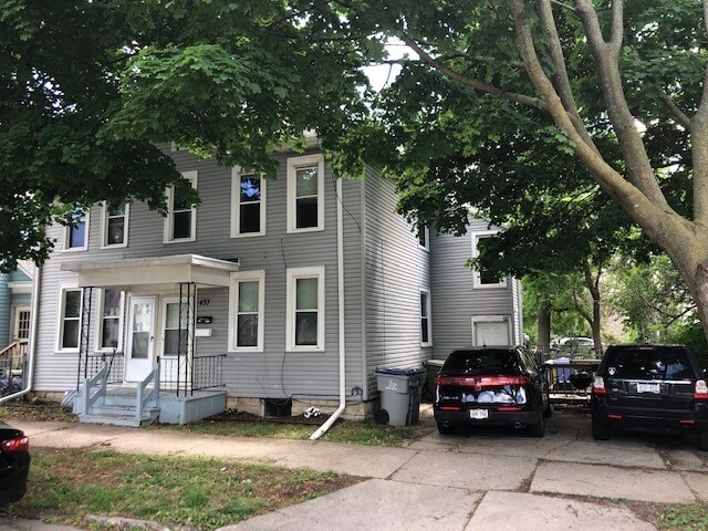 433 E Lloyd St, Unit 433 Lower in Milwaukee, WI - Foto de edificio - Building Photo