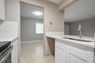 516 Meadows Cir in Boynton Beach, FL - Building Photo - Building Photo