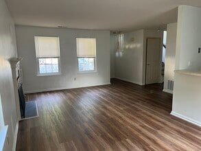 2401 Greensward N in Warrington, PA - Building Photo - Building Photo