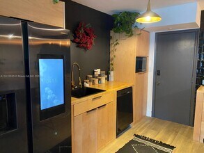 550 Ocean Dr in Key Biscayne, FL - Building Photo - Building Photo