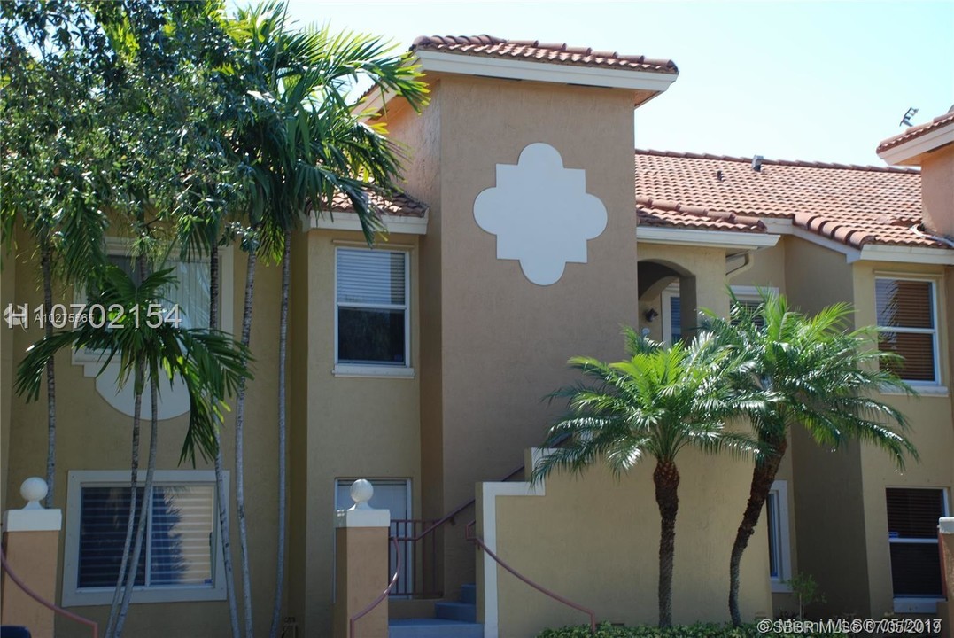 630 NW 79th Terrace-Unit -202 in Pembroke Pines, FL - Building Photo