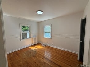 19 Cotswold Dr in Centerport, NY - Building Photo - Building Photo