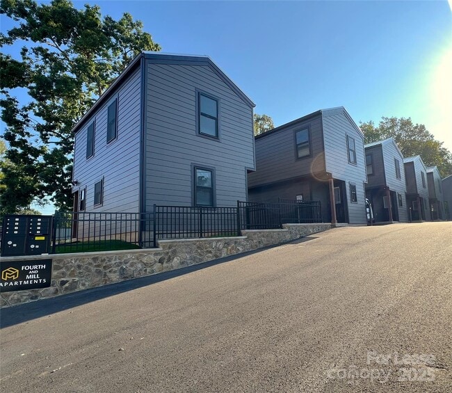 property at 408 N 4th St
