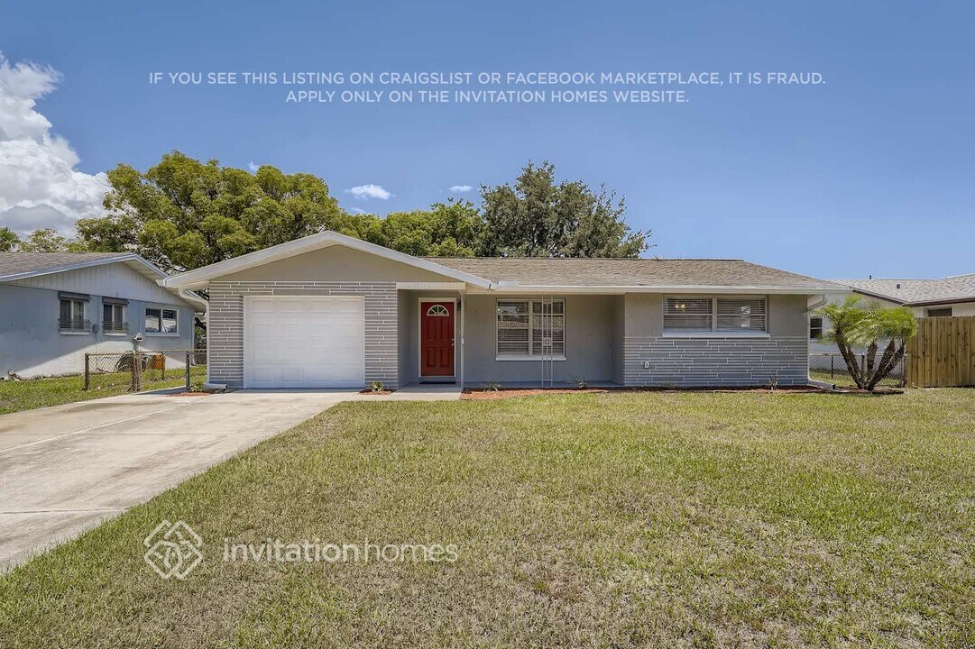 7530 Rosewood Dr in Port Richey, FL - Building Photo