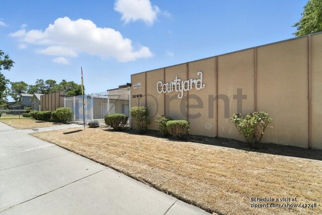 132 W 18th St in Merced, CA - Building Photo - Building Photo