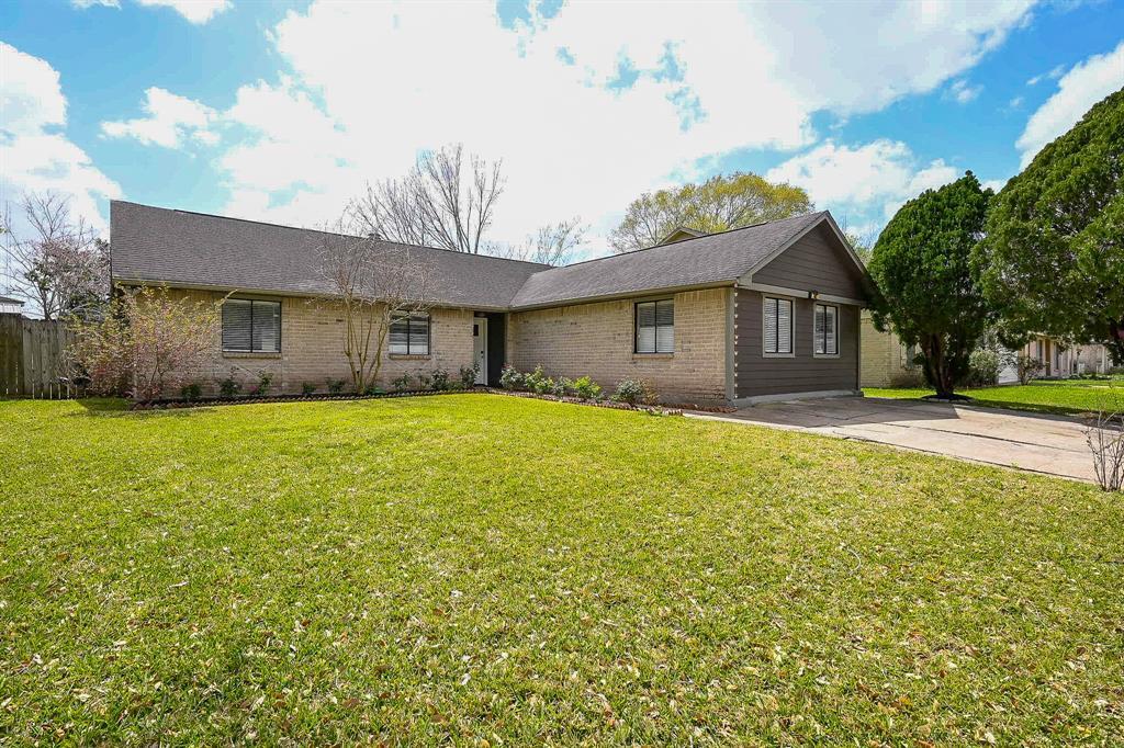 7407 W Fuqua St in Missouri City, TX - Building Photo