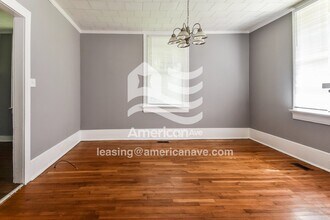 204 S Adair St in Clinton, SC - Foto de edificio - Building Photo