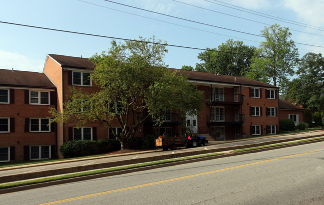 UMW Apartments in Fredericksburg, VA - Building Photo - Building Photo