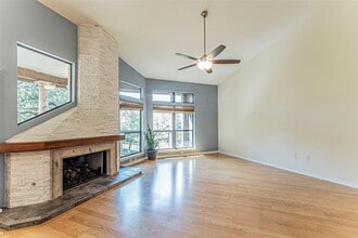 300 San Gabriel Village Blvd in Georgetown, TX - Foto de edificio - Building Photo