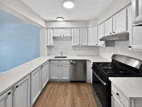 17 Bowman Ave in Rye Brook, NY - Building Photo - Building Photo