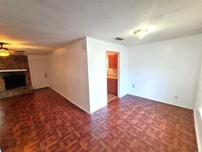 6115 S Hampton Dr in Montgomery, AL - Foto de edificio - Building Photo