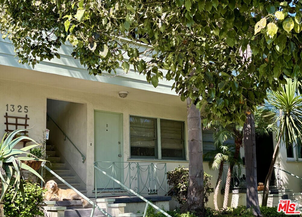 1325 Washington Ave in Santa Monica, CA - Building Photo