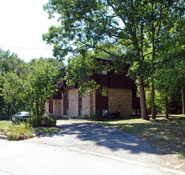 1695 Timber Ct in Niles, OH - Building Photo - Building Photo