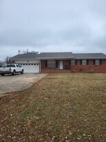 13803 NE 9th St in Choctaw, OK - Building Photo
