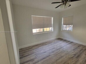 1512 NE 109th St-Unit -1512 in Miami, FL - Building Photo - Building Photo