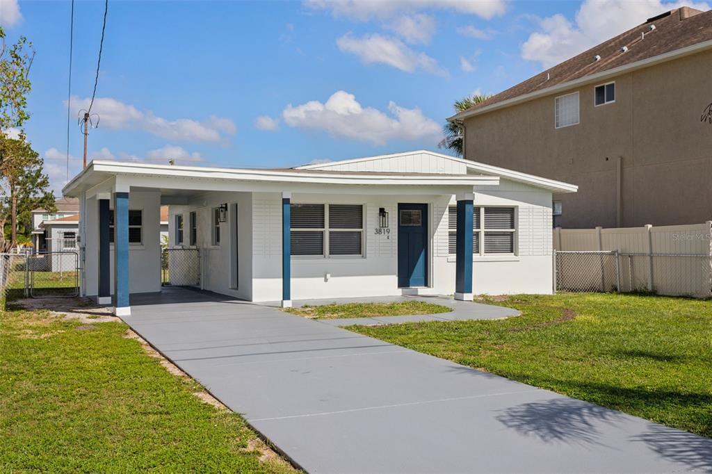 3819 W Gray St in Tampa, FL - Building Photo