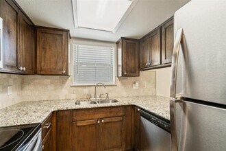 111 Rhonda St in Del Rio, TX - Foto de edificio - Building Photo