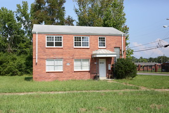 Garden Villa Apartments in Gadsden, AL - Building Photo - Building Photo