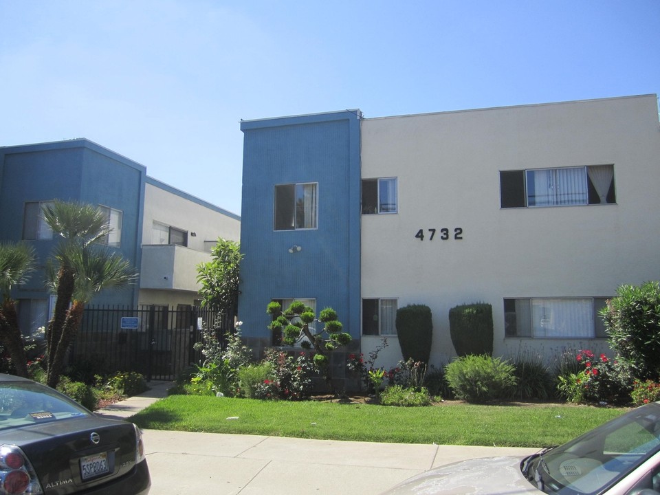 173 Apartments in Lawndale, CA - Building Photo