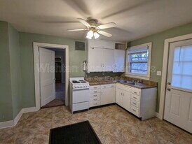 410 N Monroe St in Macomb, IL - Building Photo