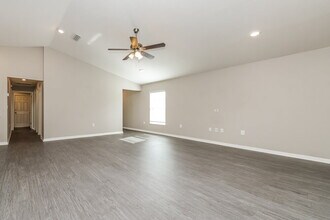 11821 Stone Pine St, Unit 346 in Riverview, FL - Building Photo - Building Photo