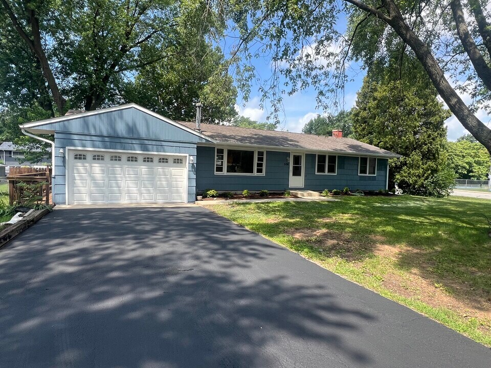 506 Purnell St in Wheaton, IL - Building Photo