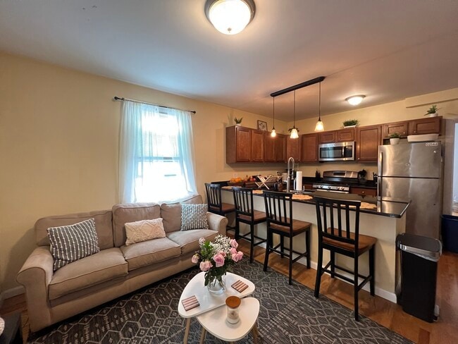 38 Gorham St, Unit 1, Unit 1