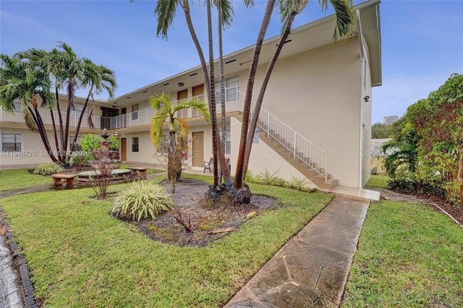 111 SE 4th Ave in Hallandale Beach, FL - Building Photo - Building Photo