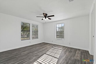 180 Dunlap Cir in Kyle, TX - Building Photo - Building Photo