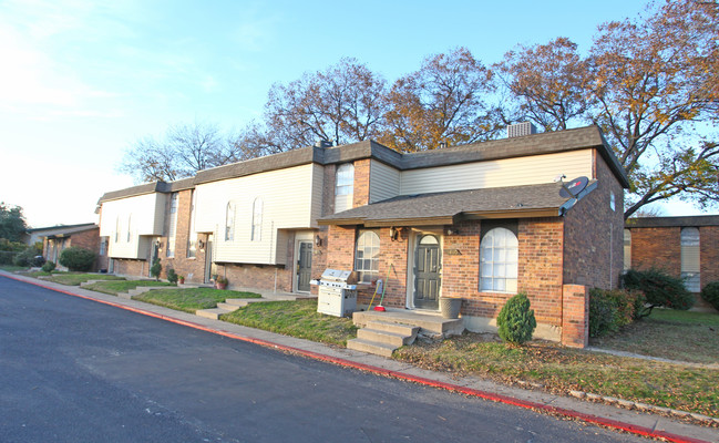 Monterrey in Fort Worth, TX - Foto de edificio - Building Photo