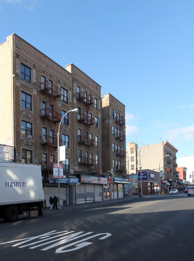 Lee Goodwin Residence in Bronx, NY - Building Photo - Building Photo