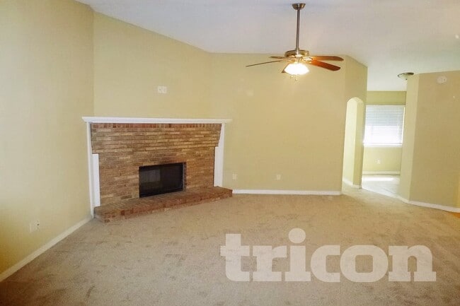 3728 Mandarin Woods Dr N in Jacksonville, FL - Building Photo - Building Photo