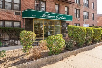 87-01 Midland Pky in Jamaica Est, NY - Foto de edificio - Building Photo