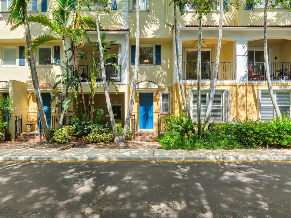 2891 S Greenleaf Cir in Boynton Beach, FL - Building Photo