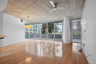 950 W Peachtree St NW in Atlanta, GA - Building Photo