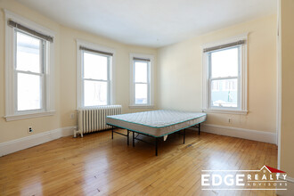 54 Wallingford Rd, Unit 1 in Boston, MA - Building Photo - Building Photo