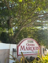 10121 W Sunrise Blvd in Plantation, FL - Building Photo