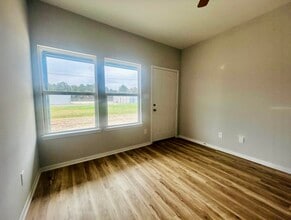 1318 Stowell St in Anahuac, TX - Building Photo - Building Photo