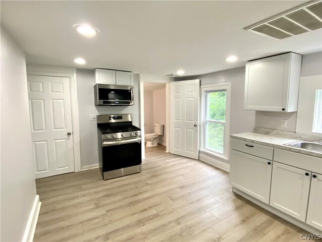 17 Florence St in Auburn, NY - Building Photo - Building Photo