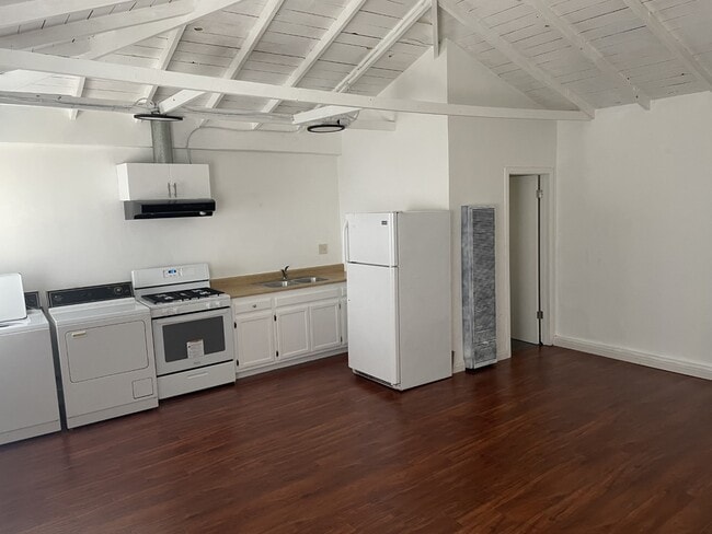 3957 Tilden Ave, Unit #D in Culver City, CA - Building Photo - Building Photo