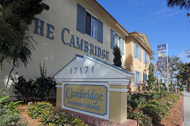 Cambridge Apartments in Huntington Beach, CA - Foto de edificio - Building Photo